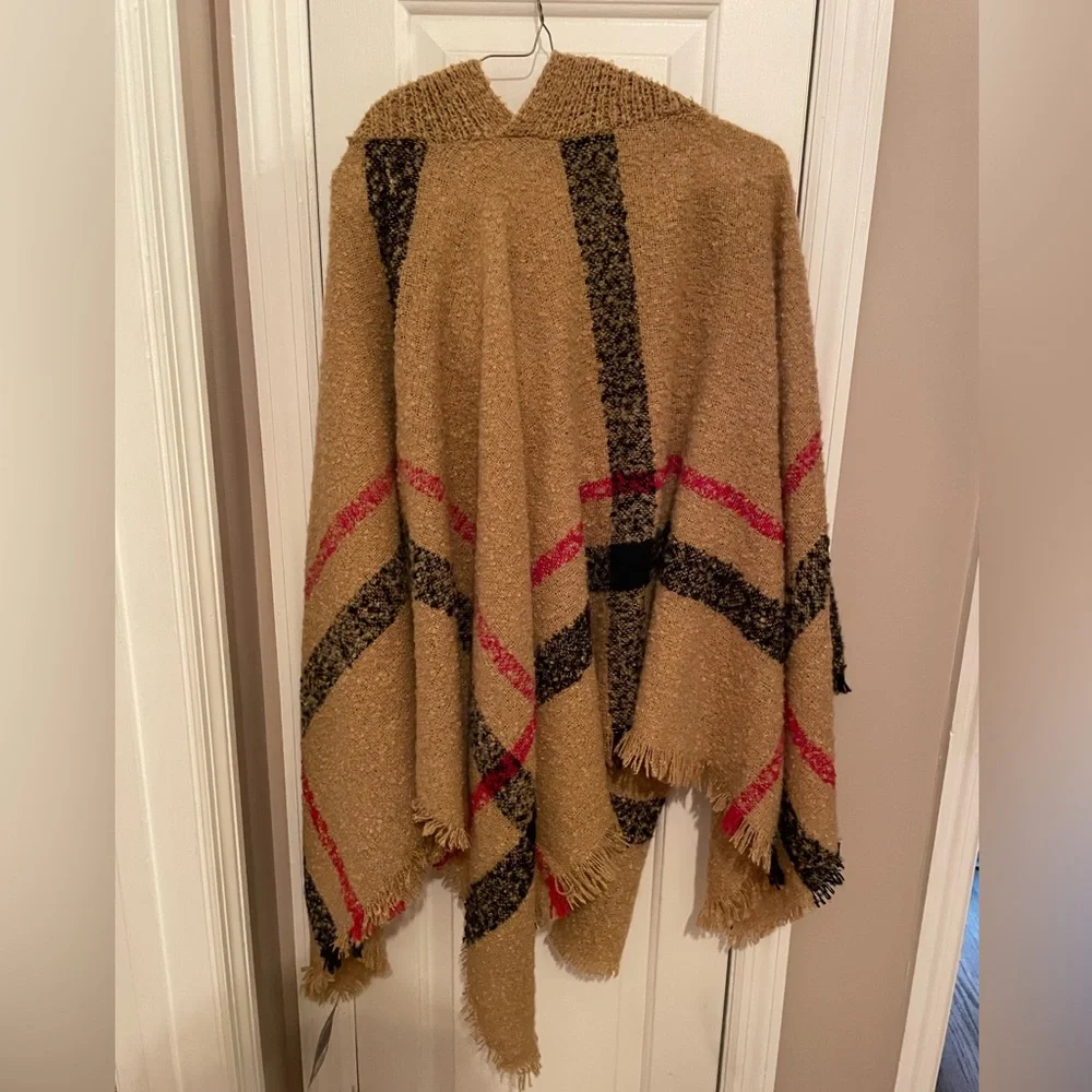 GM Fashion poncho NWT - Picture 1 of 1